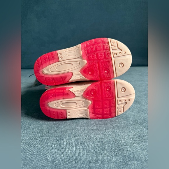 Hello Kitty Winter Snow Boots Toddler Girls SZ 9 Pink Velcro Closure Warm New - Picture 6 of 8